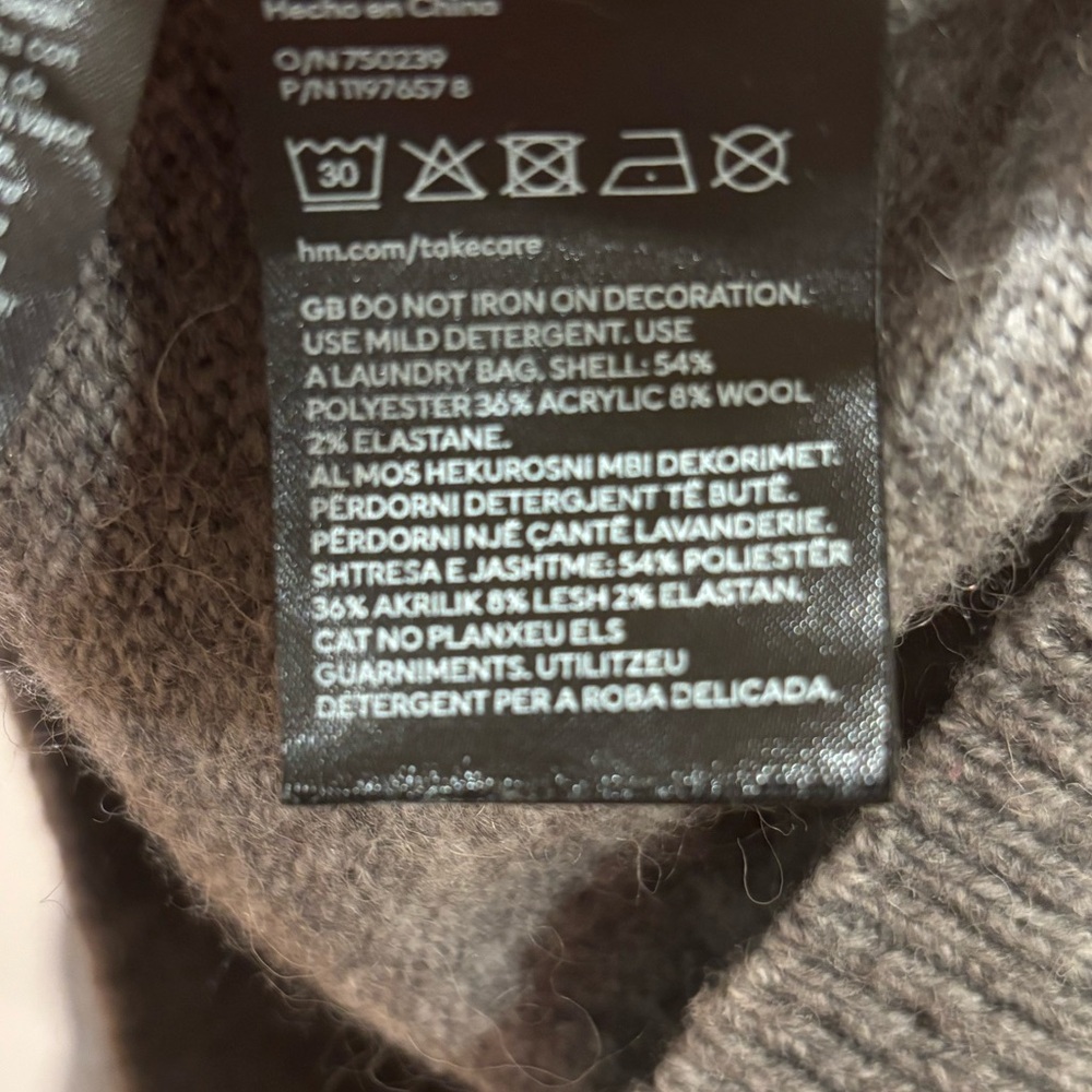 H&M Gray Pearl Embellished Knit Sweater | Size 20 | A5 - Picture 5 of 5